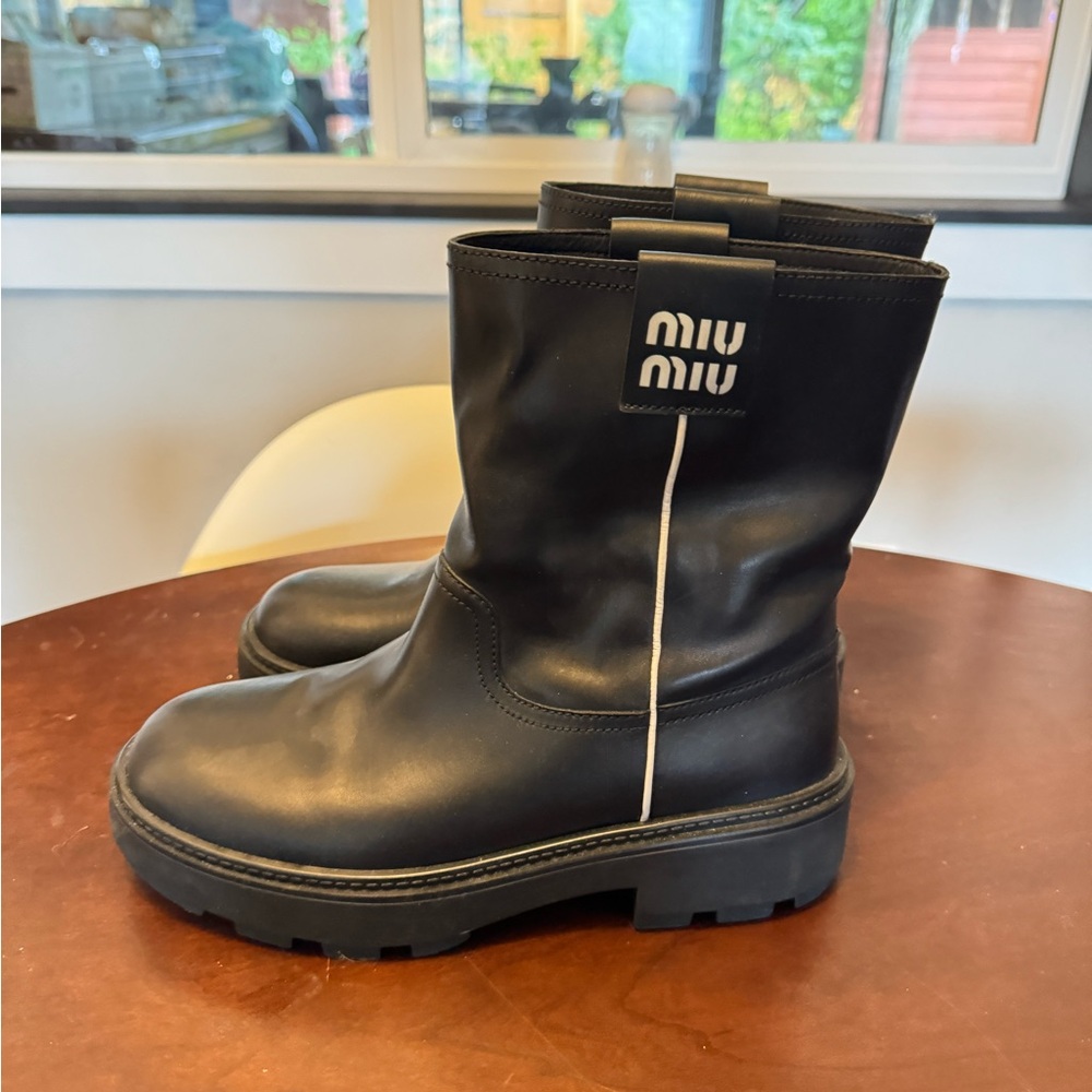 Never worn Miu Miu's boots..calfskin leather
Made in Italy
Product Code 867910
